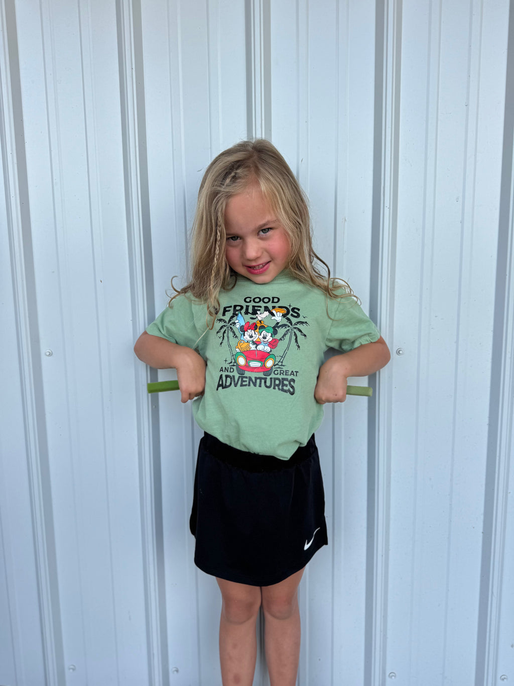FRIENDS & ADVENTURES TEE