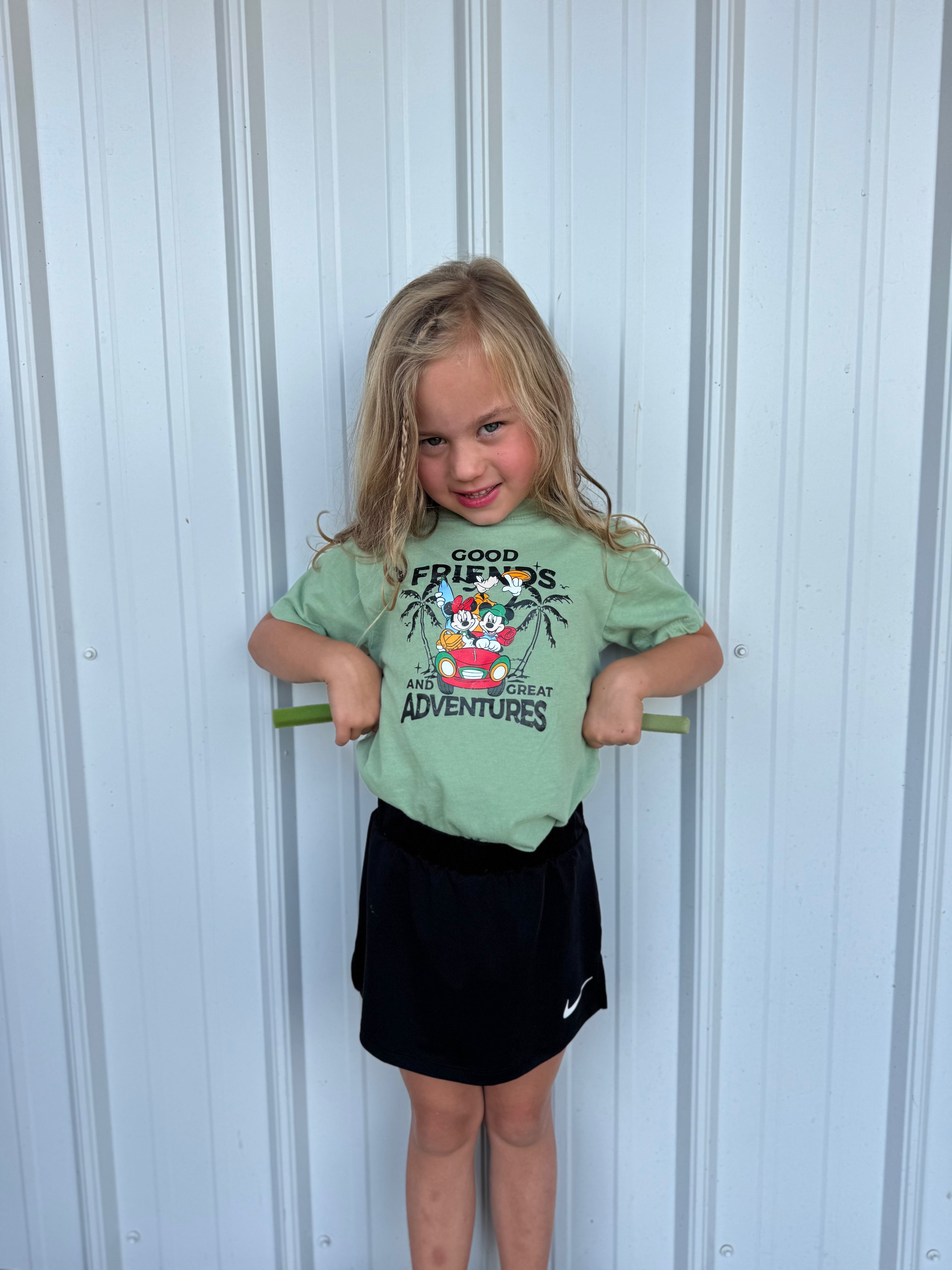 FRIENDS & ADVENTURES TEE