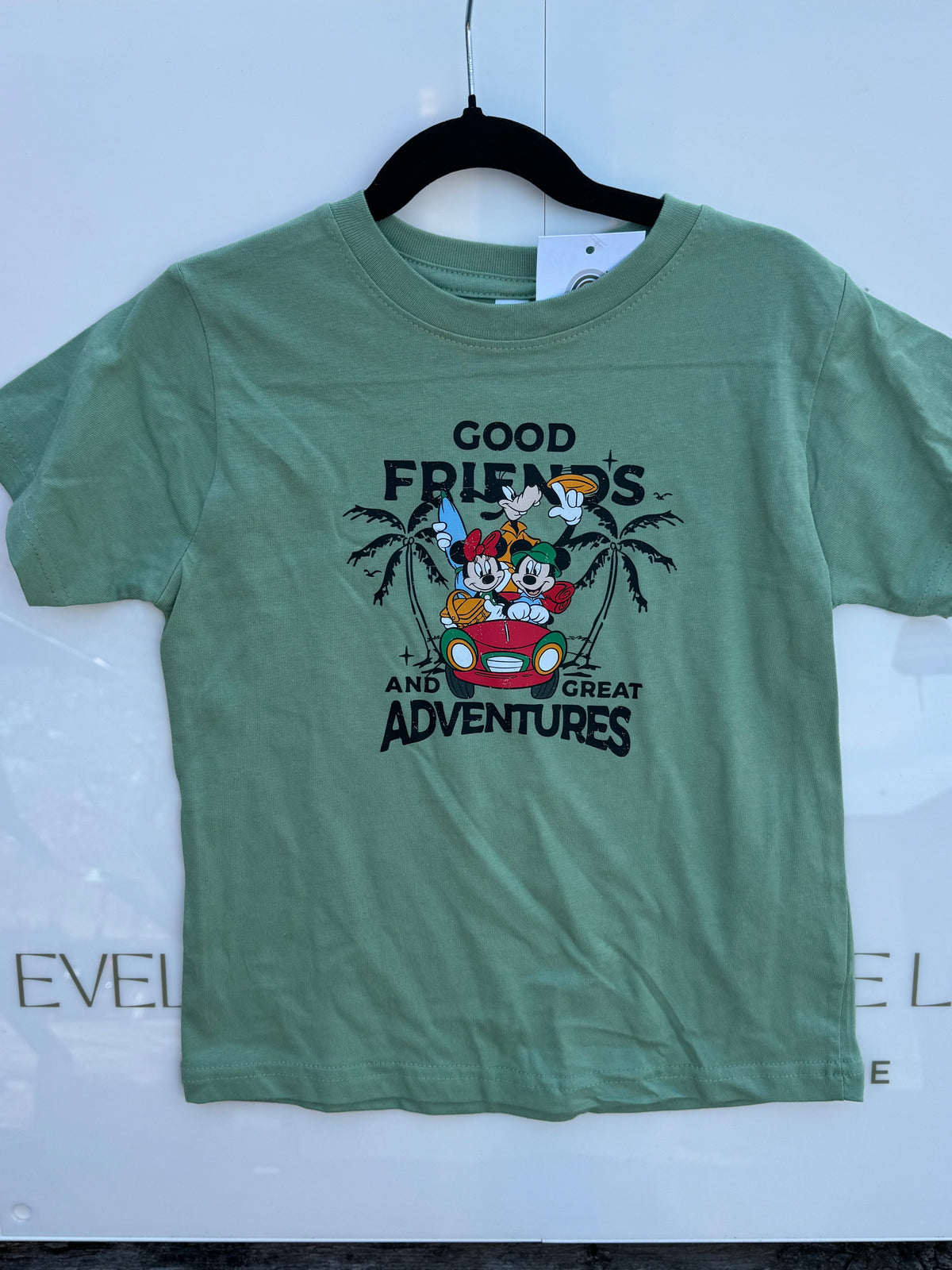 FRIENDS & ADVENTURES TEE